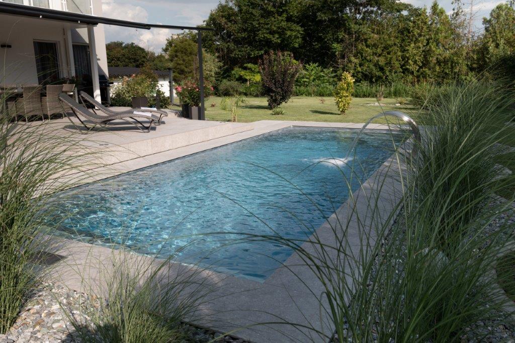 Exklusives Leidenfrost Schwimmbecken mit erstklassiger GFK-Qualität