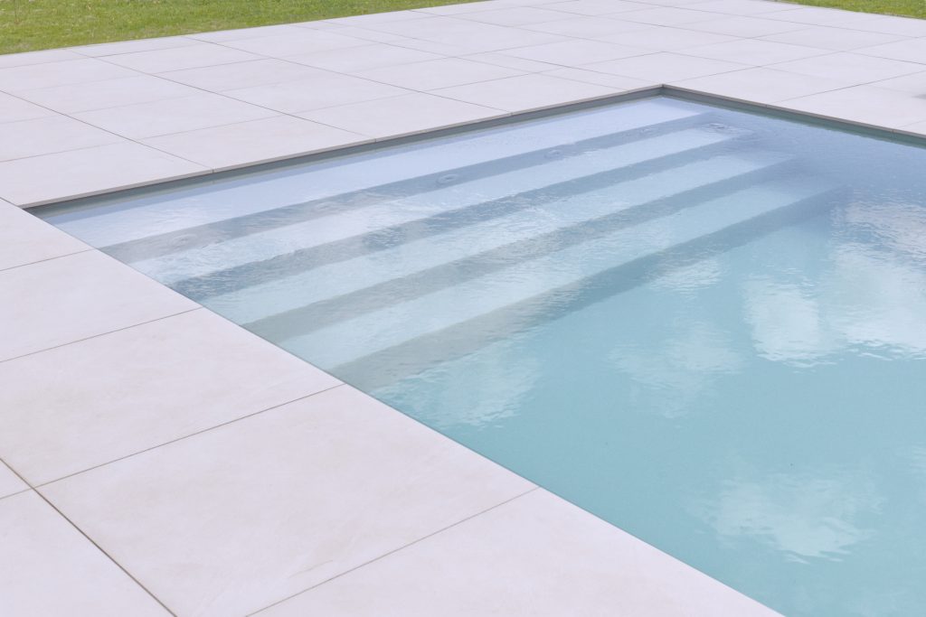 rieger Personal Pools – Pool mit hoher Wasserkante